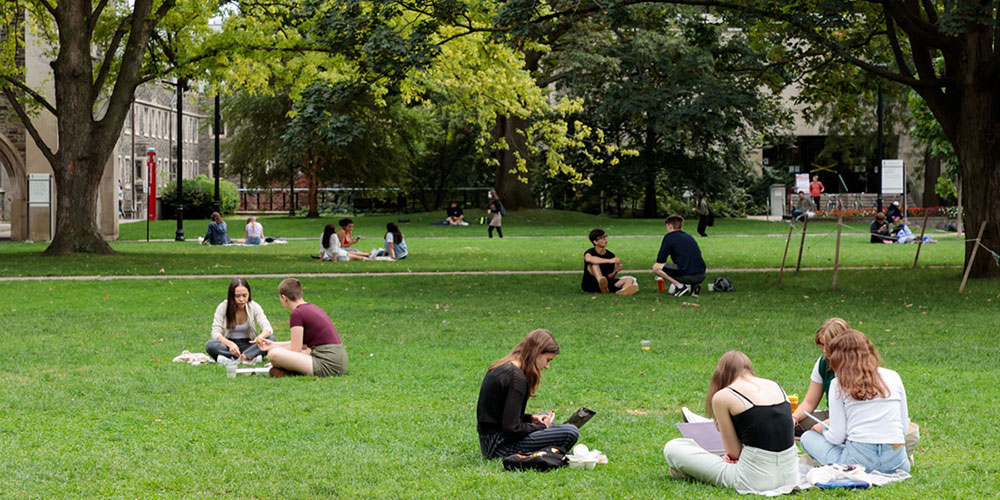 quad students sitting 3423 web